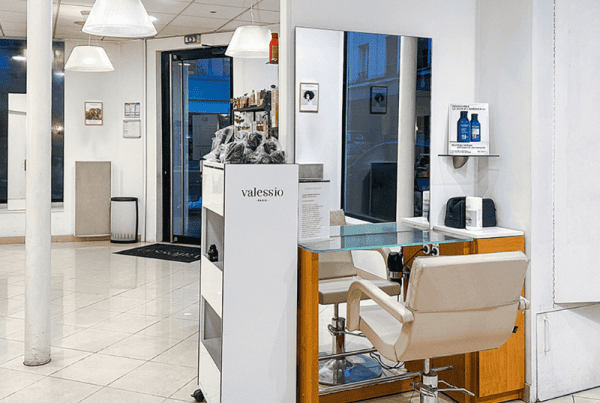 Hairdresser in Paris eme ()