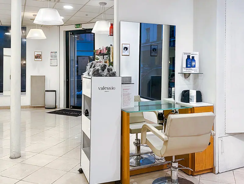 Hairdresser in Paris eme ()