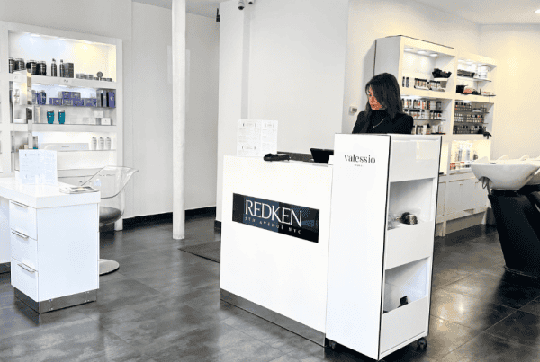 Hairdresser in Paris eme ()